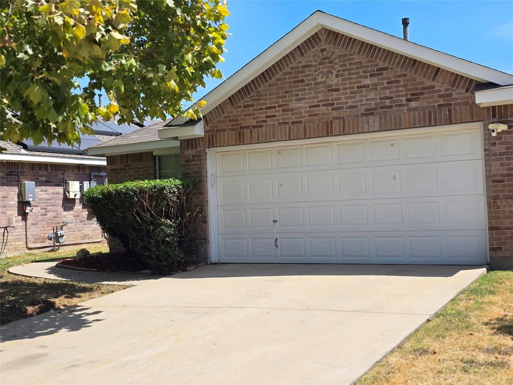 8928 Sunny Hollow Drive, Fort Worth