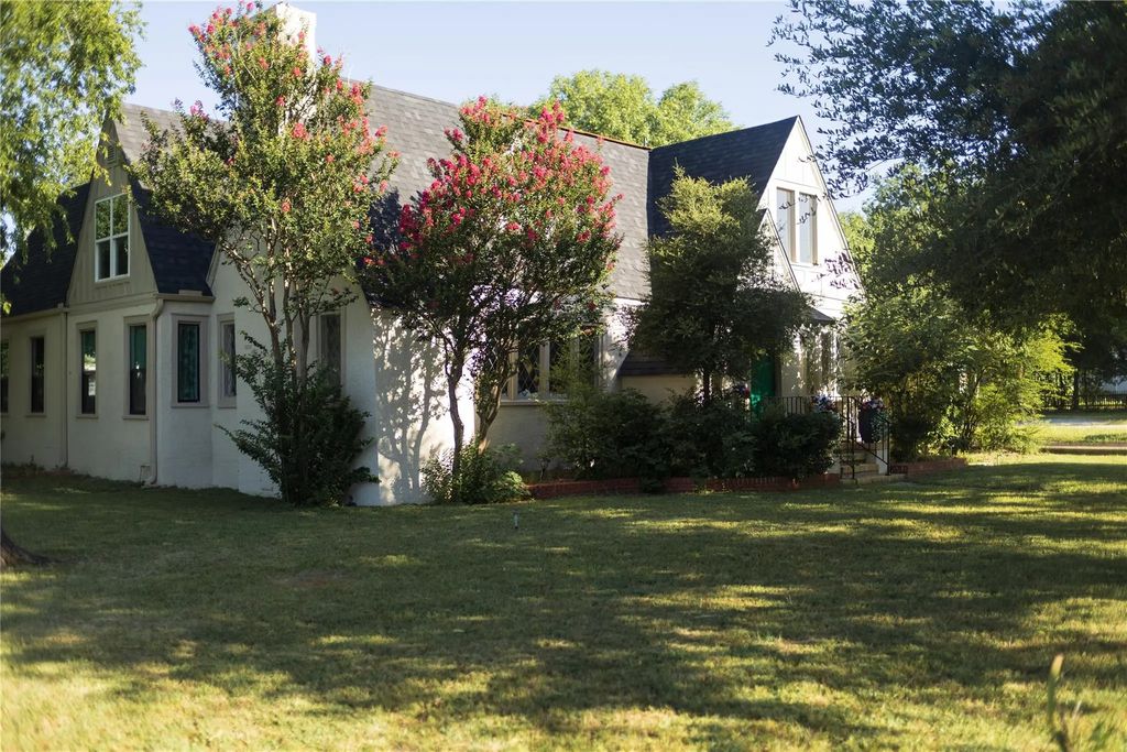 310 Hickory, Hico