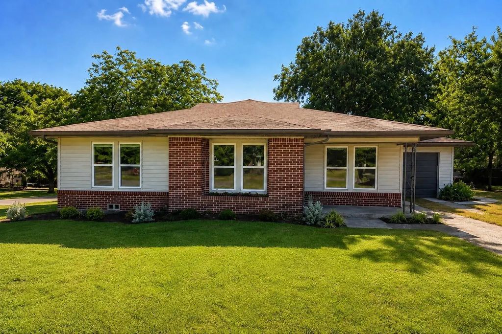 1202 S Hatcher Street, Decatur