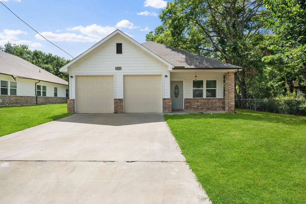 613 Lamar Street, Sulphur Springs