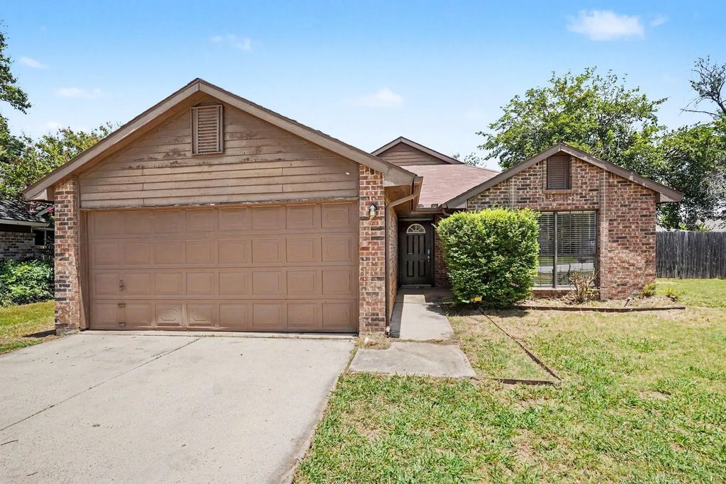 4245 Periwinkle Drive, Fort Worth