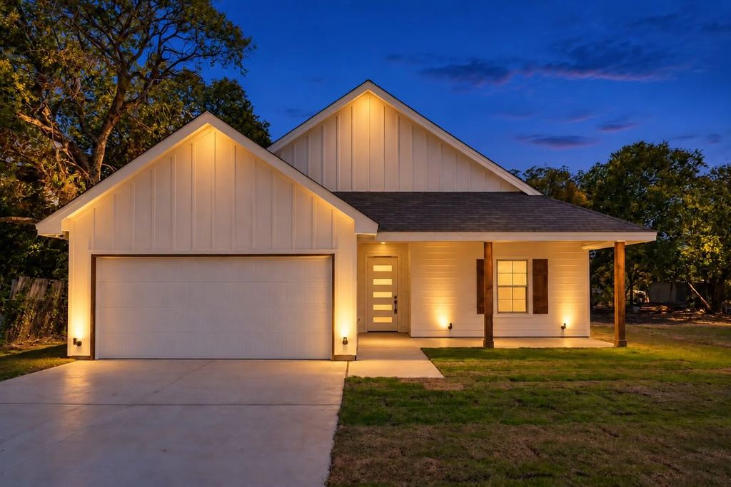 1104 Boone Street, Cleburne