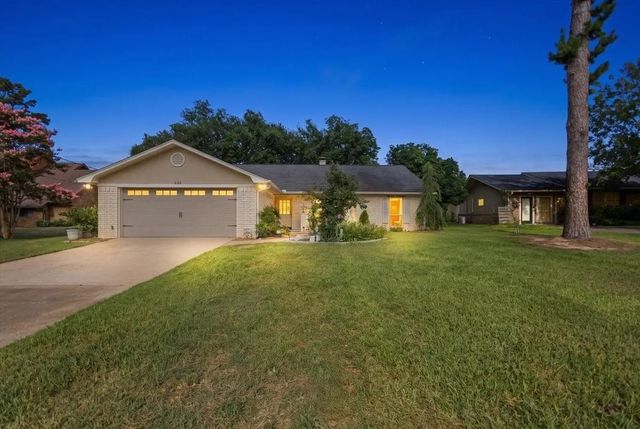 235 Fairlawn Drive, Hideaway
