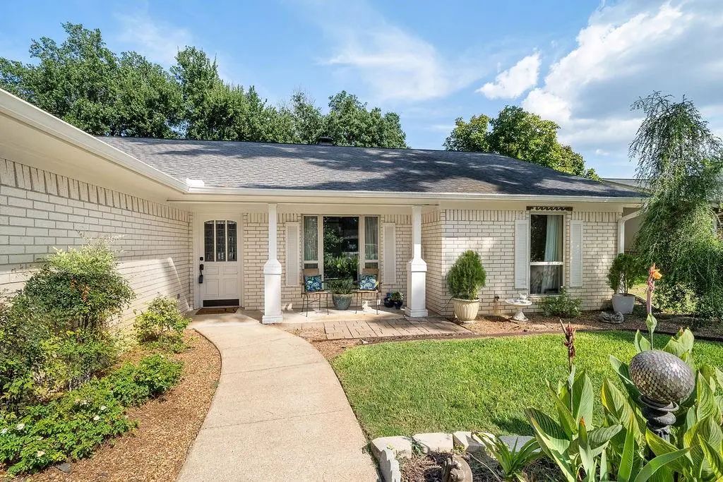 235 Fairlawn Drive, Hideaway