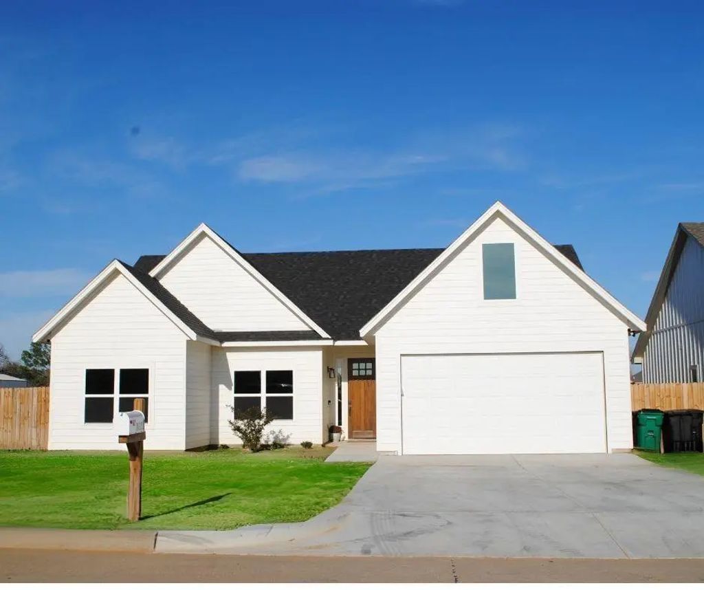 9221 Parkview, Tolar