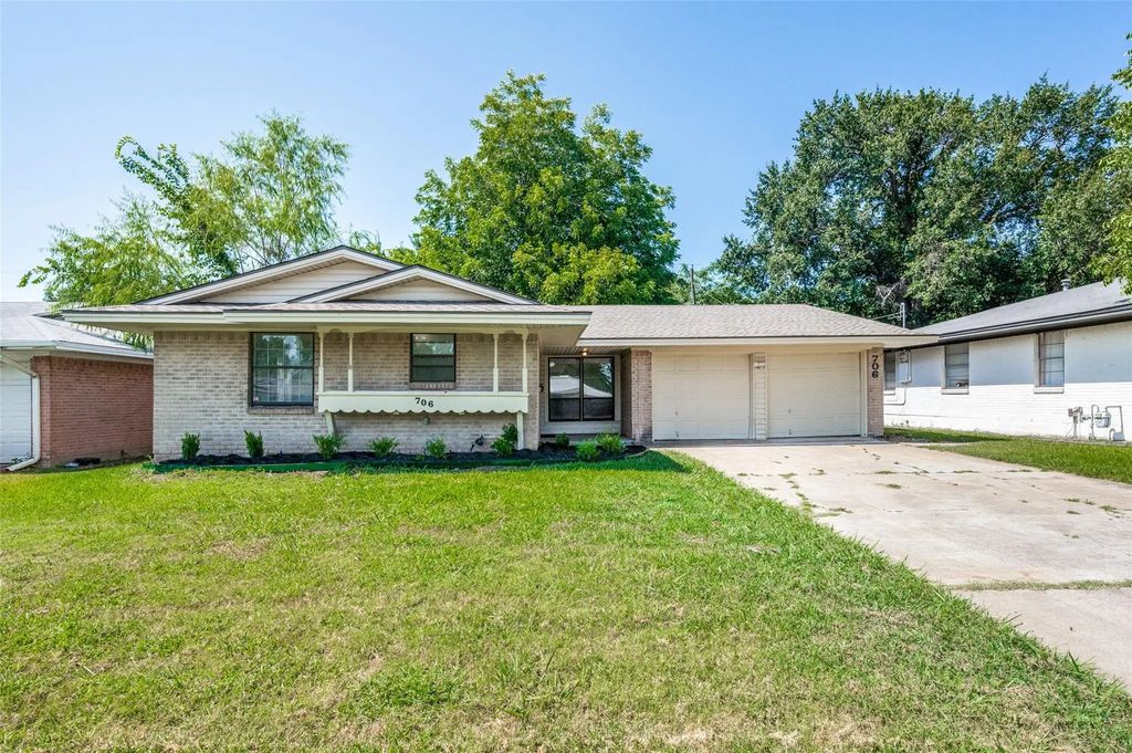706 Goodyear Street, Irving