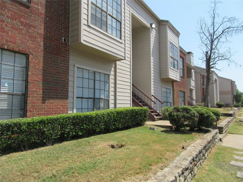 9737 Whitehurst Drive 31, Dallas