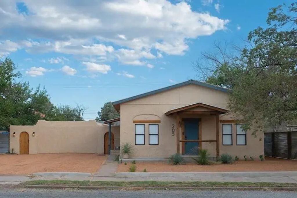 205 W Lincoln Street, Marfa