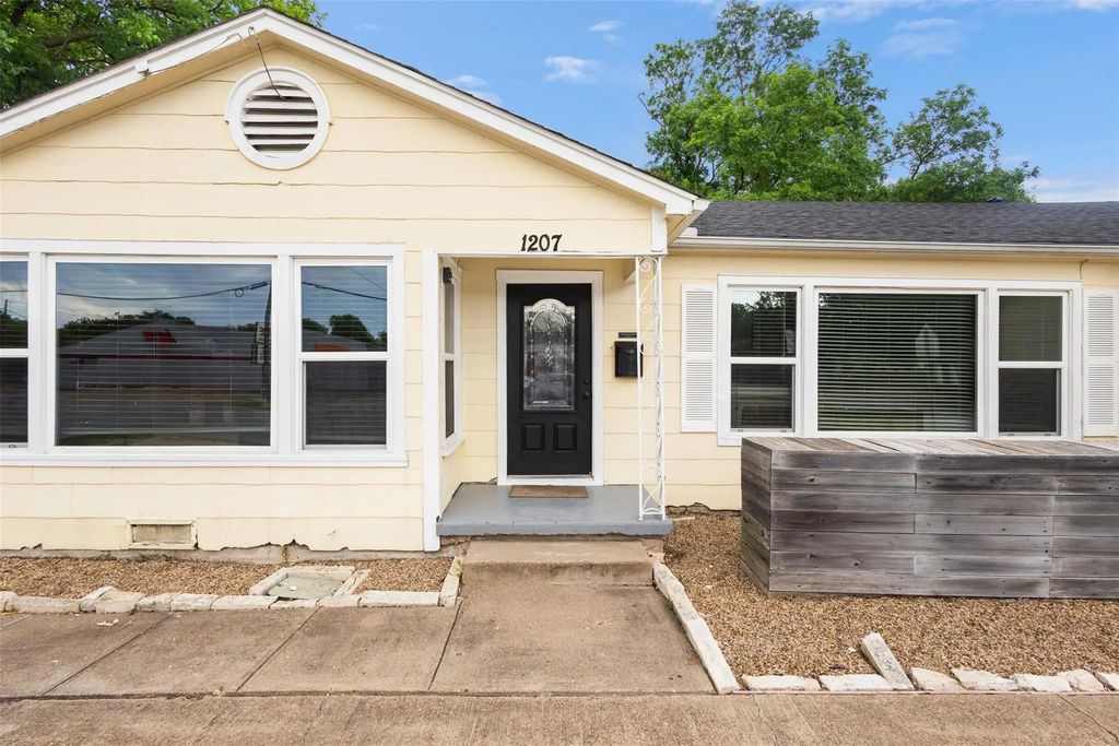 1207 S Washington Street, Kaufman