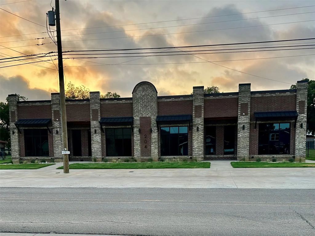 204 N Main Street, Joshua