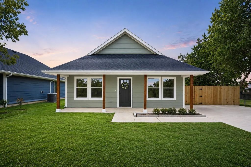 212 W Madison Street, Hillsboro