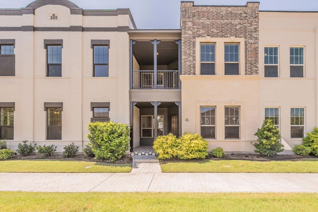 305 Sunset Lane 103, Fort Worth