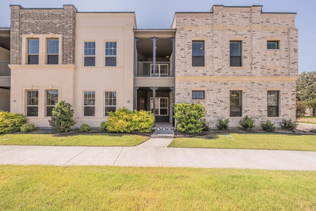 305 Sunset Lane 102, Fort Worth