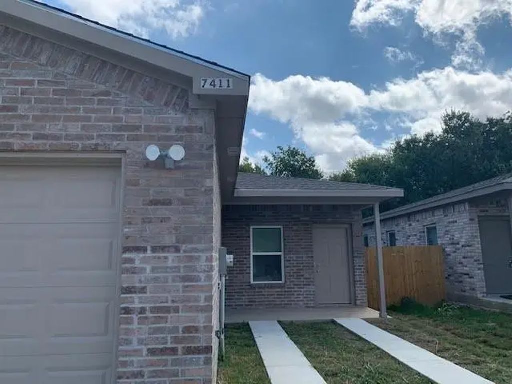 7411 Novella Drive, Fort Worth