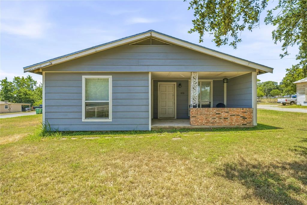 416 East Road, Stephenville