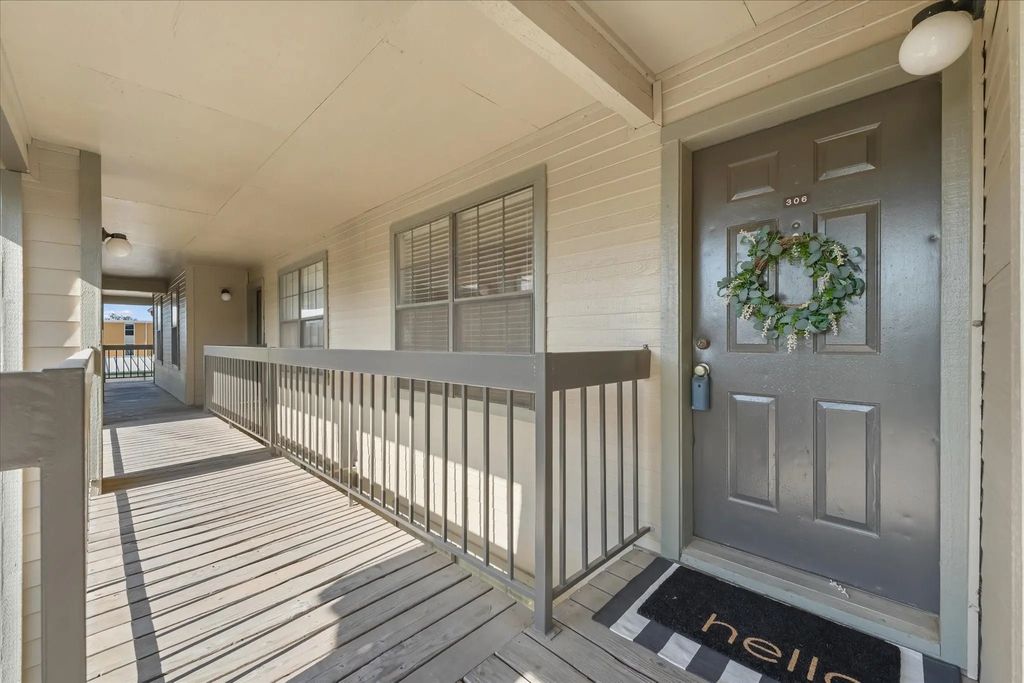218 N Texas Boulevard 306, Denton