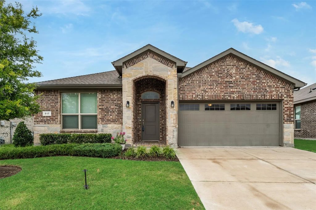 517 Frenchpark Drive, Fort Worth