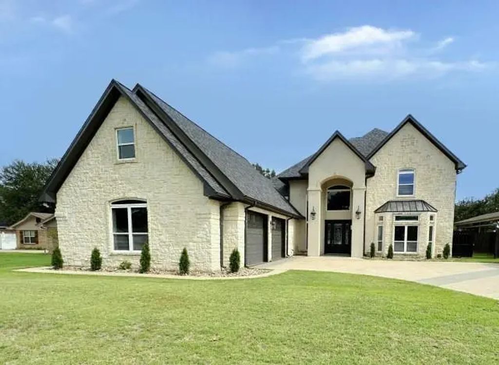 201 Casas Del Sur Street, Granbury