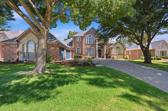 869 Thomas Crossing Drive, Fort Worth