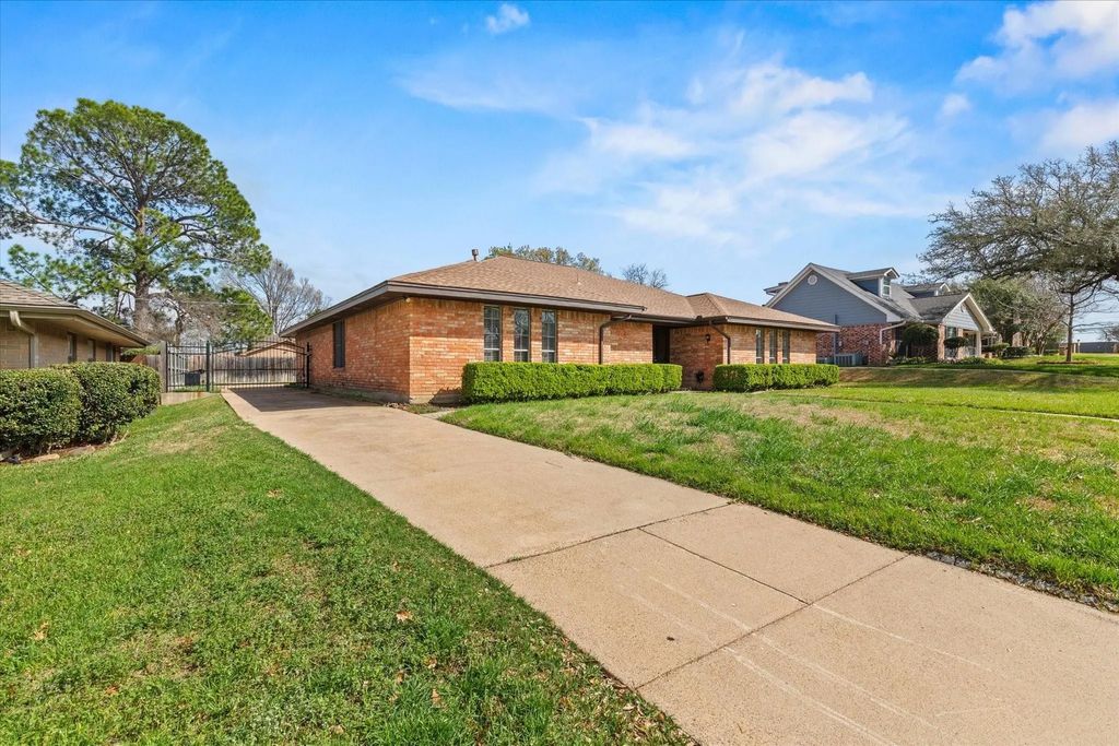 1905 Alamo Drive, Arlington