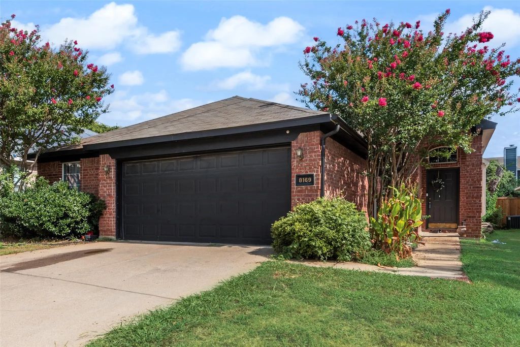 8169 Royal Terrace Lane, Fort Worth