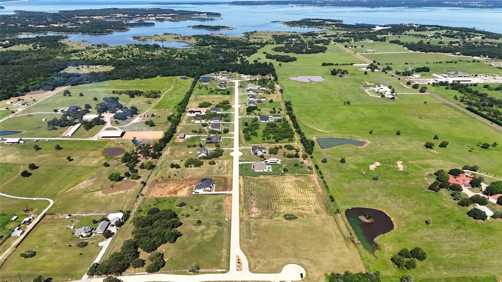 800 Vest Lane, Pilot Point