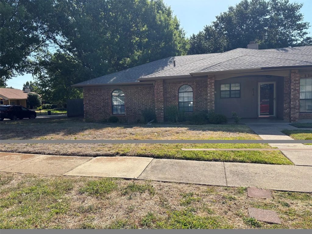 818 Midcreek Drive, Euless