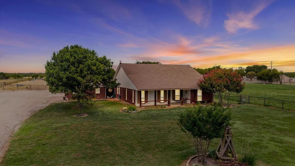11555 Plainview Road, Krum