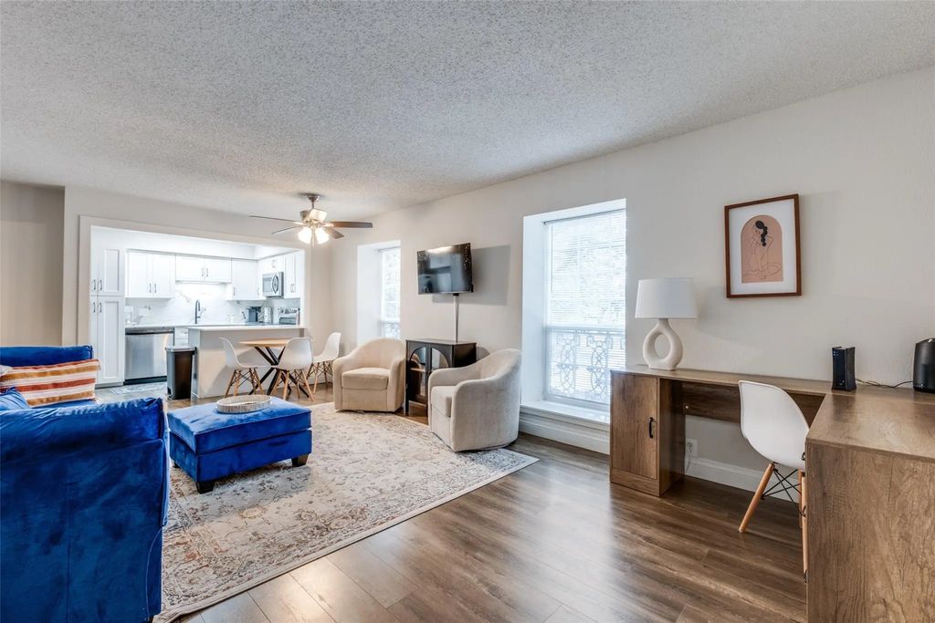 5214 Fleetwood Oaks Avenue 206, Dallas