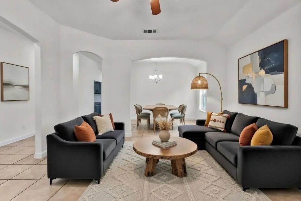 3022 Loving Avenue, Fort Worth