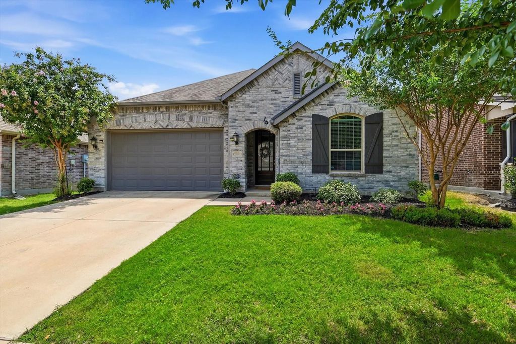 1916 Outpost Creek Lane, Aubrey