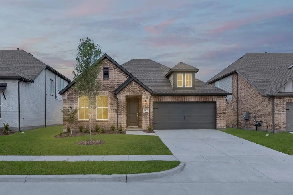 1811 Gleasondale Drive, Forney