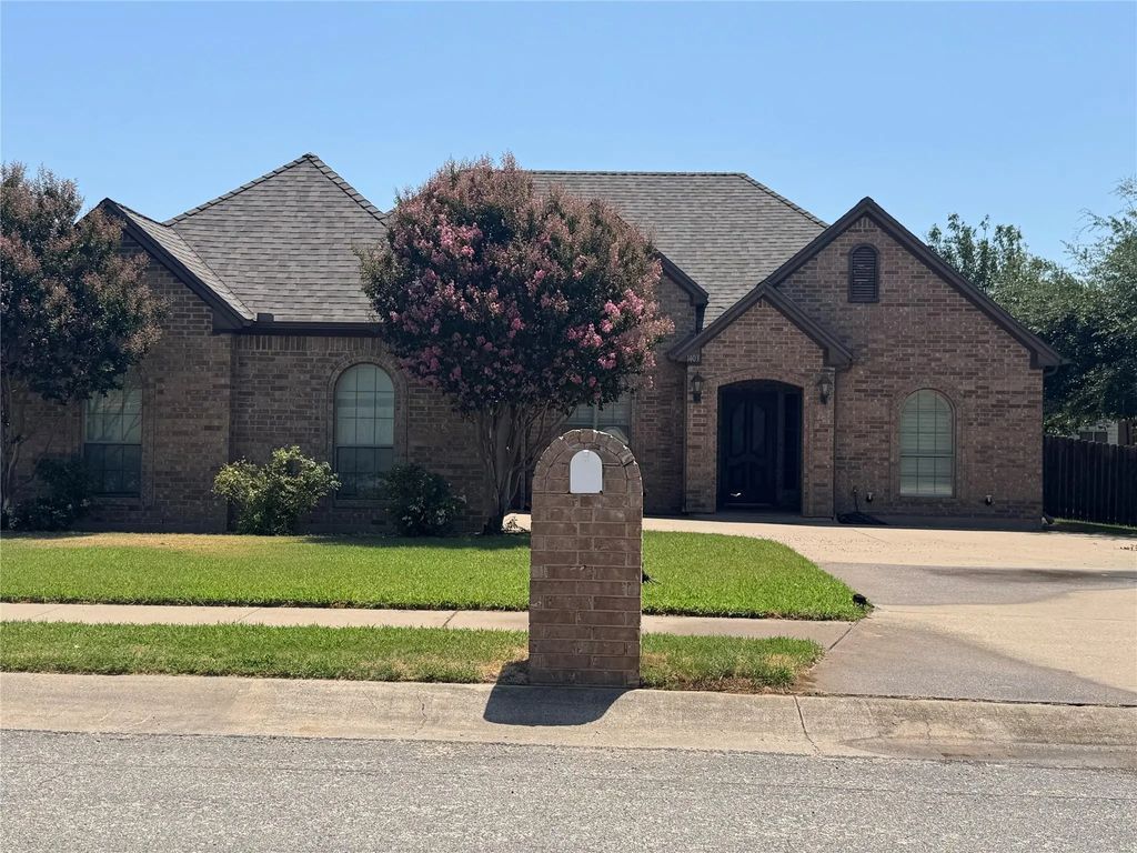 1403 Hickory Drive, Pilot Point