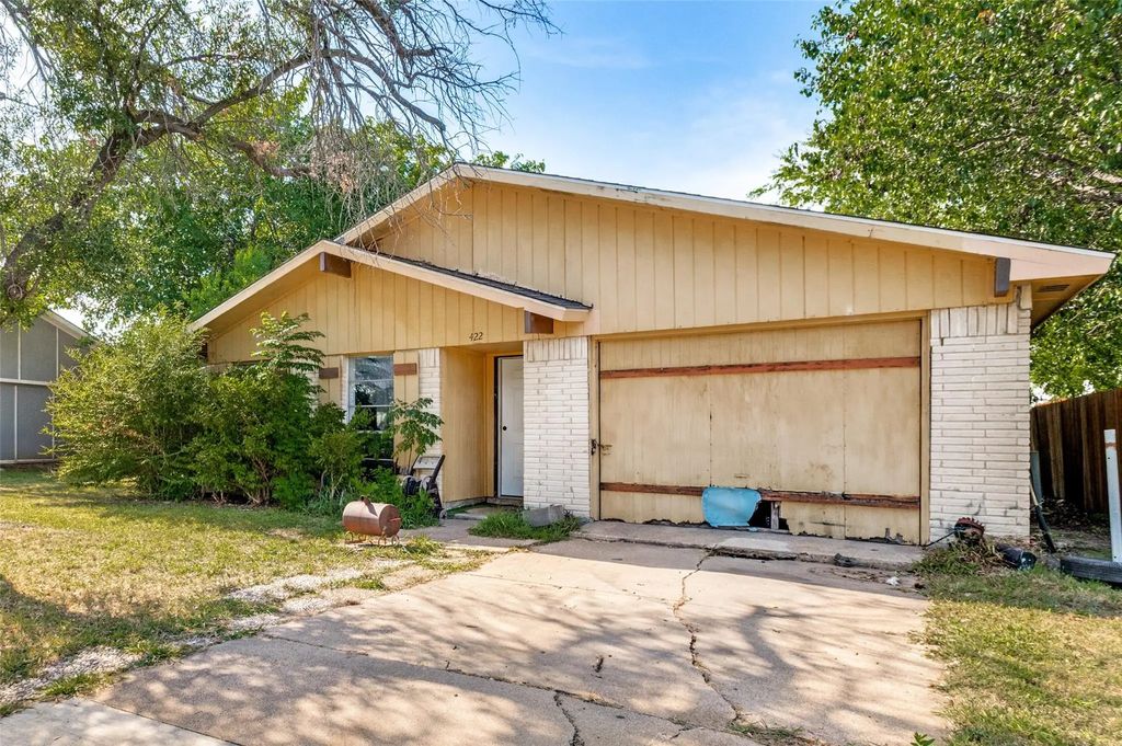 422 N Holiday Drive, Grand Prairie