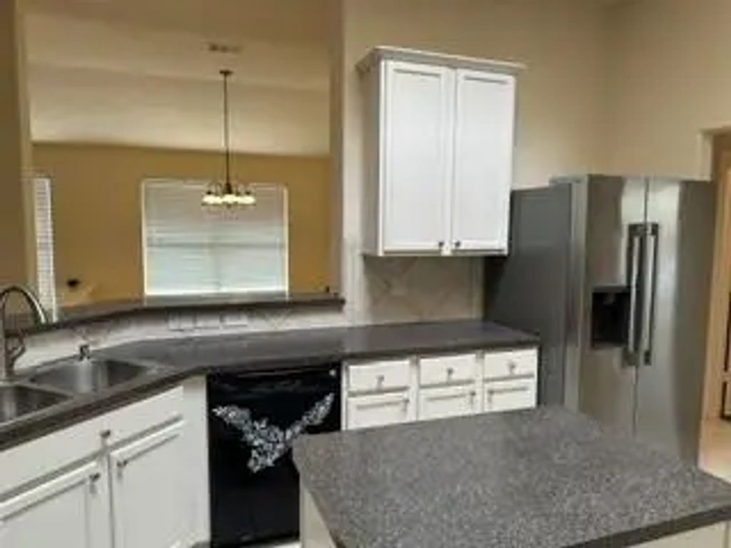 716 Mistymoor Lane, Fort Worth