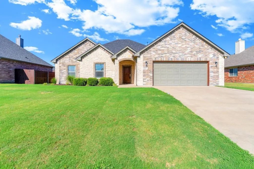808 Chestnut Grove Drive, Cleburne