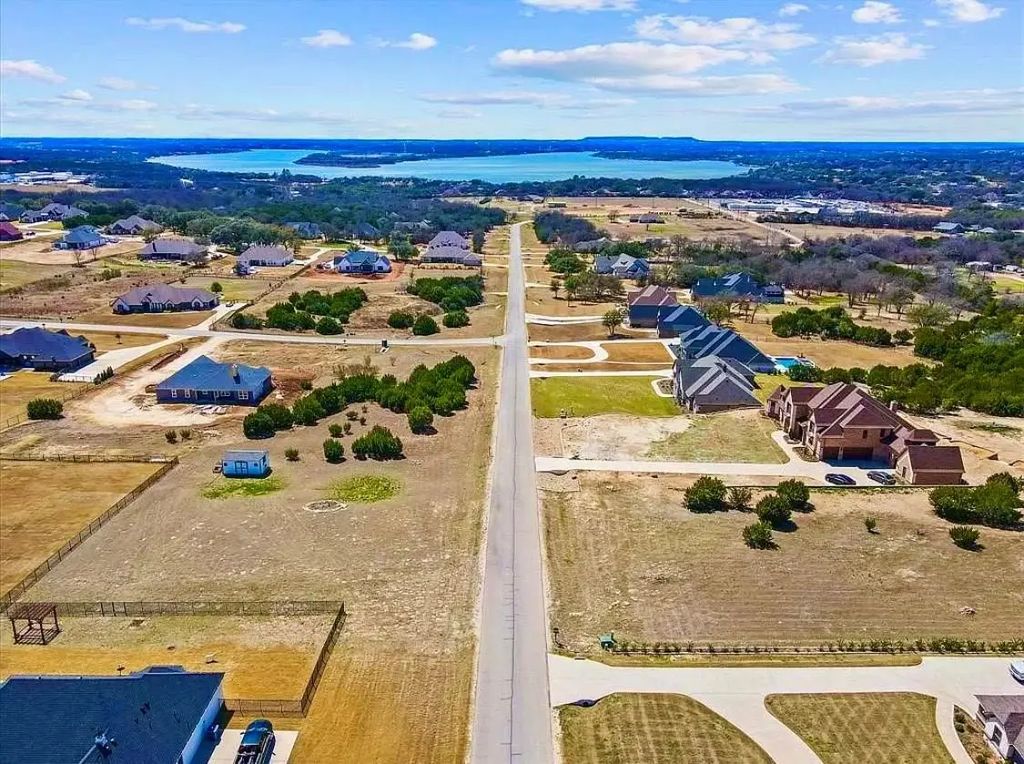 7076 Heathington Boulevard, Granbury
