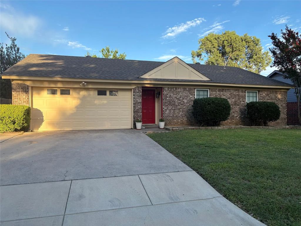 6309 Elm Springs Drive, Arlington