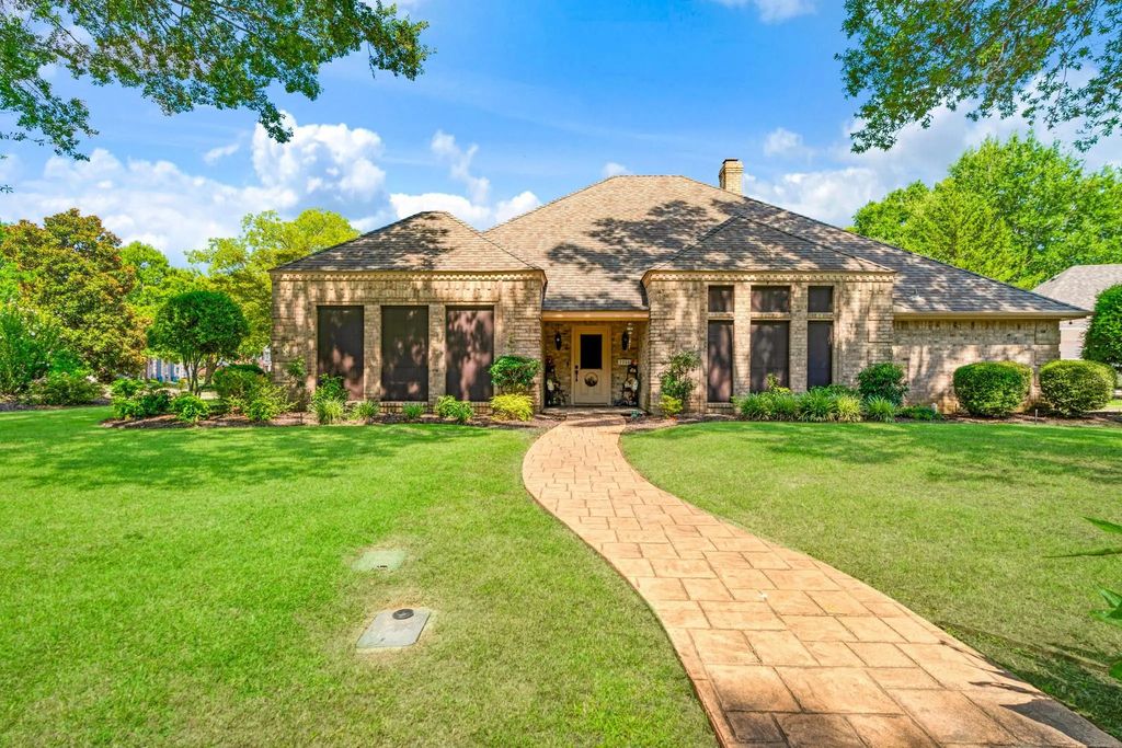 2850 Willow Bend, Paris