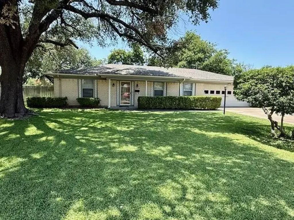 3820 Sagebrush Road, Benbrook