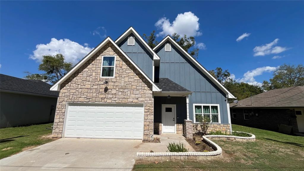 206 Beckham Street W, Sulphur Springs
