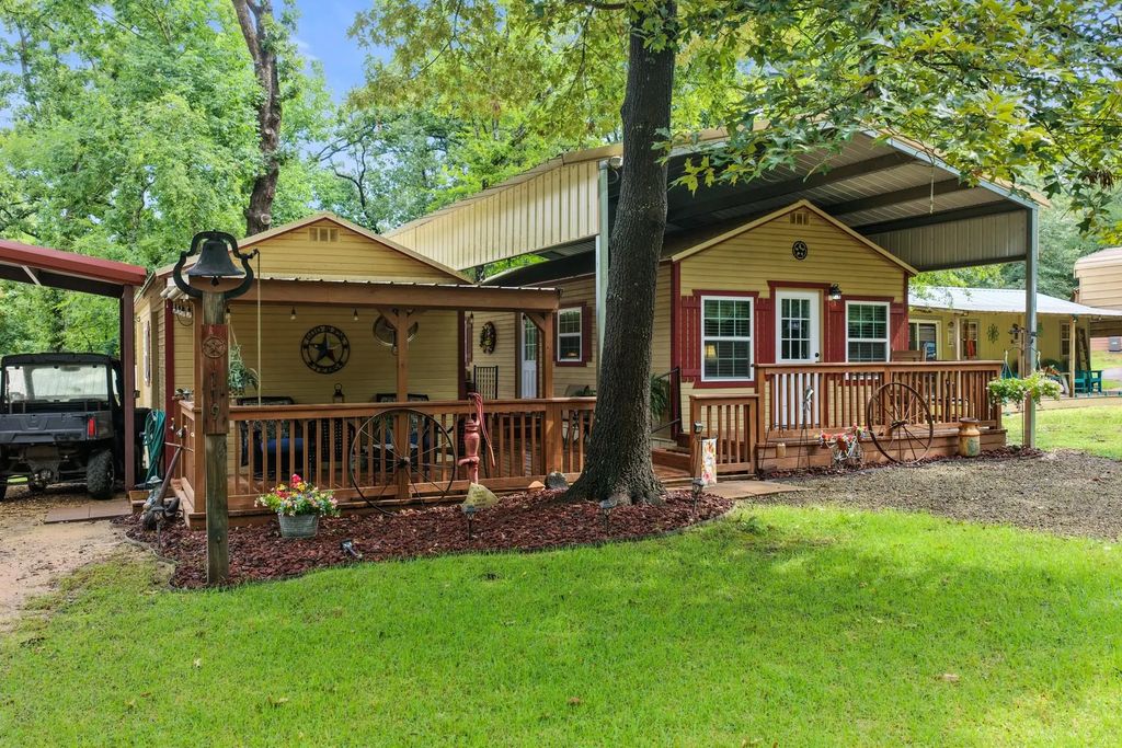 119 Private Road 52614, Pittsburg