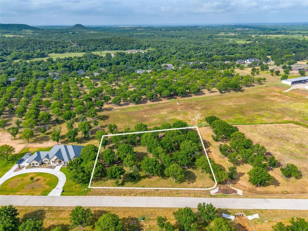 2325 E Landings S, Granbury