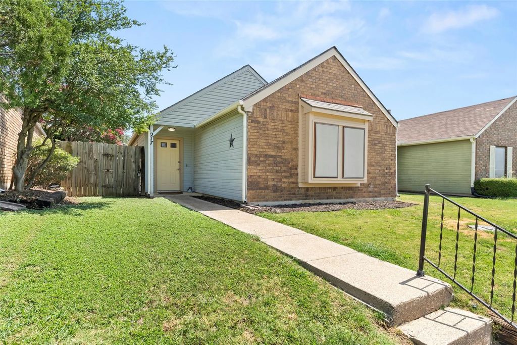 217 Teakwood Lane, Lewisville