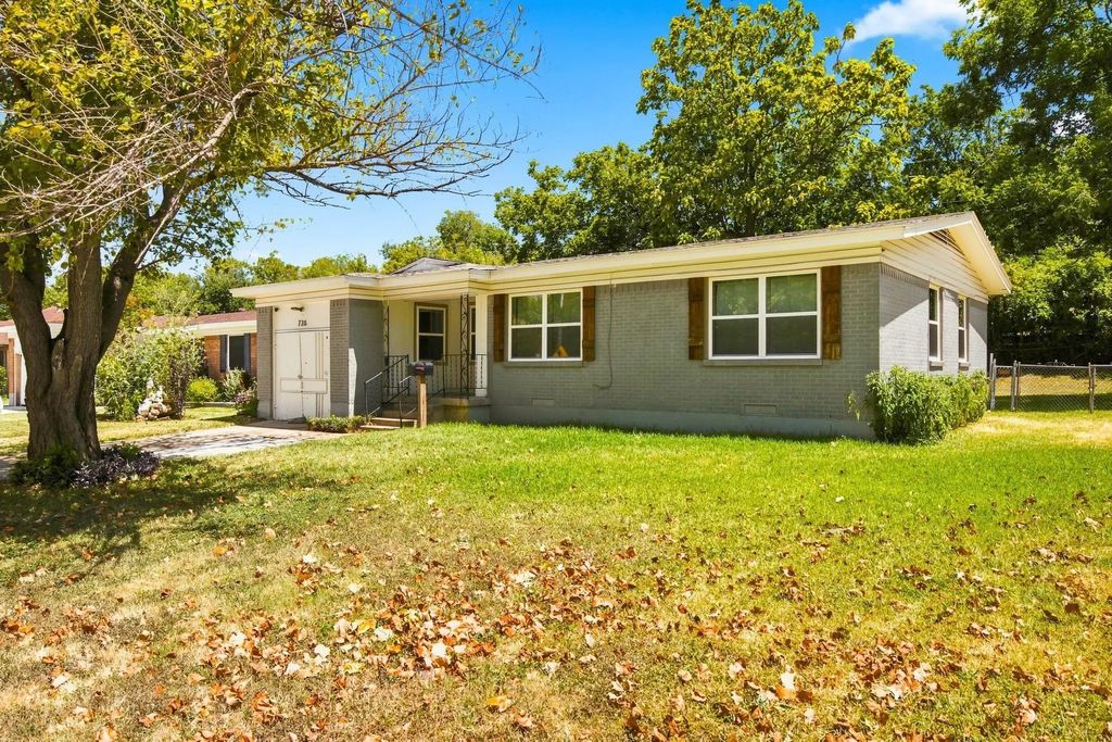 726 N Carrier Parkway, Grand Prairie