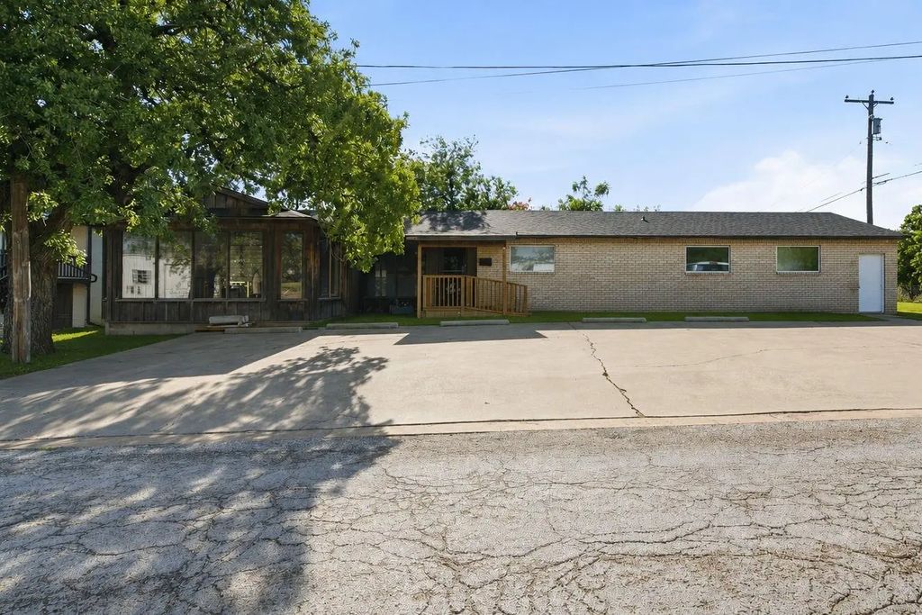 711 W Commerce Street, Eastland
