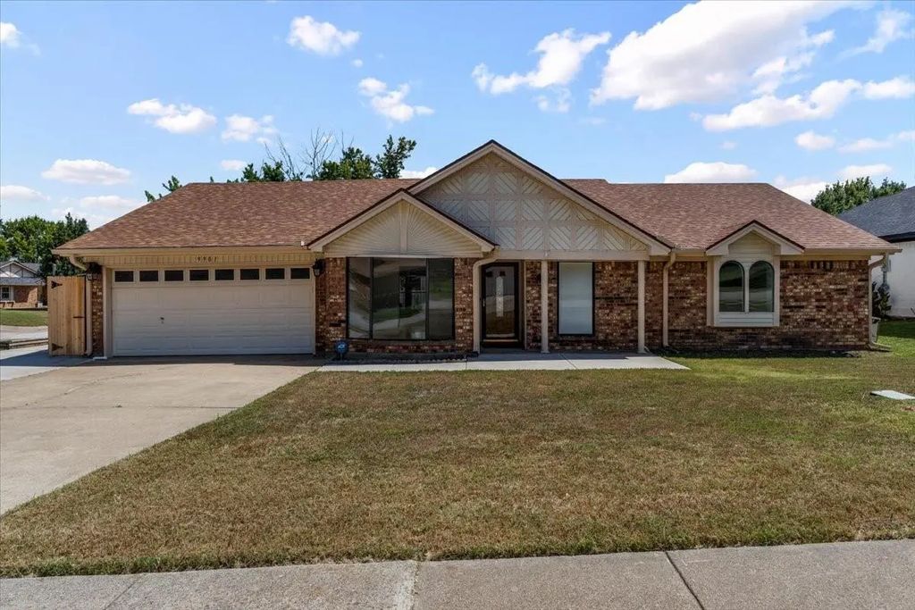 9901 Dickens Drive, Benbrook