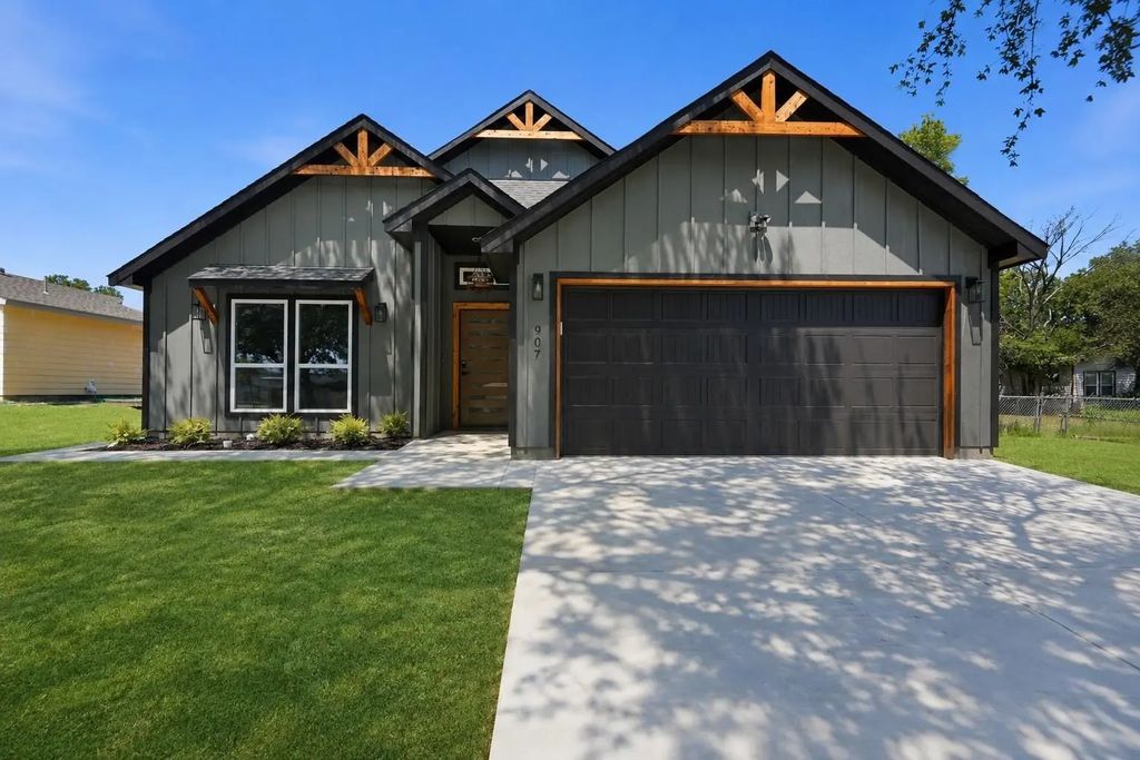 907 Renfro Drive, White Settlement