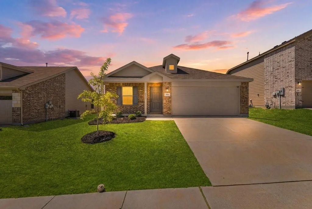 357 Dry Canyon Way, Fort Worth