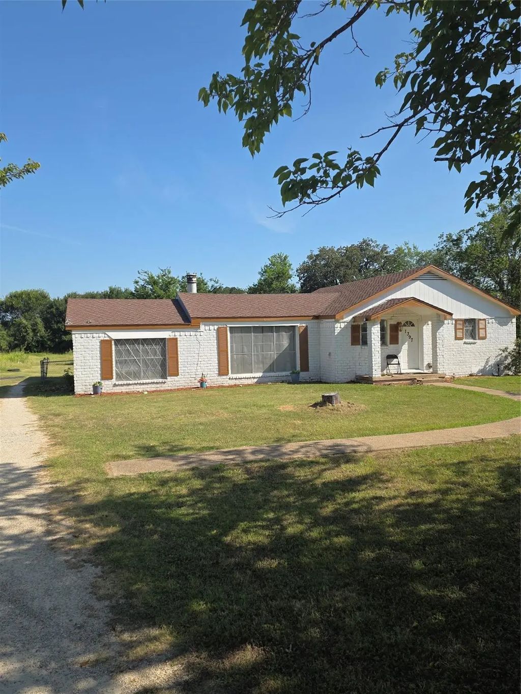 1397 E Central, Lorena